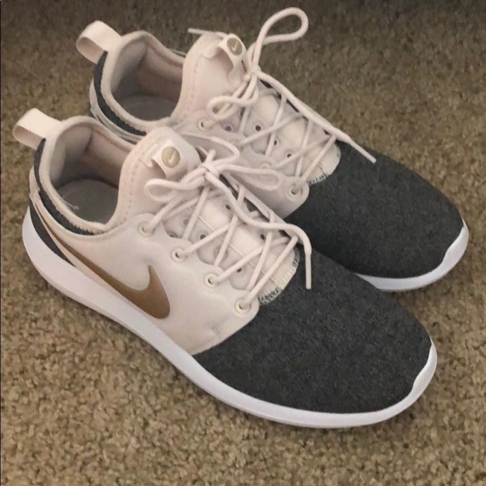 Nike roshe sneakers